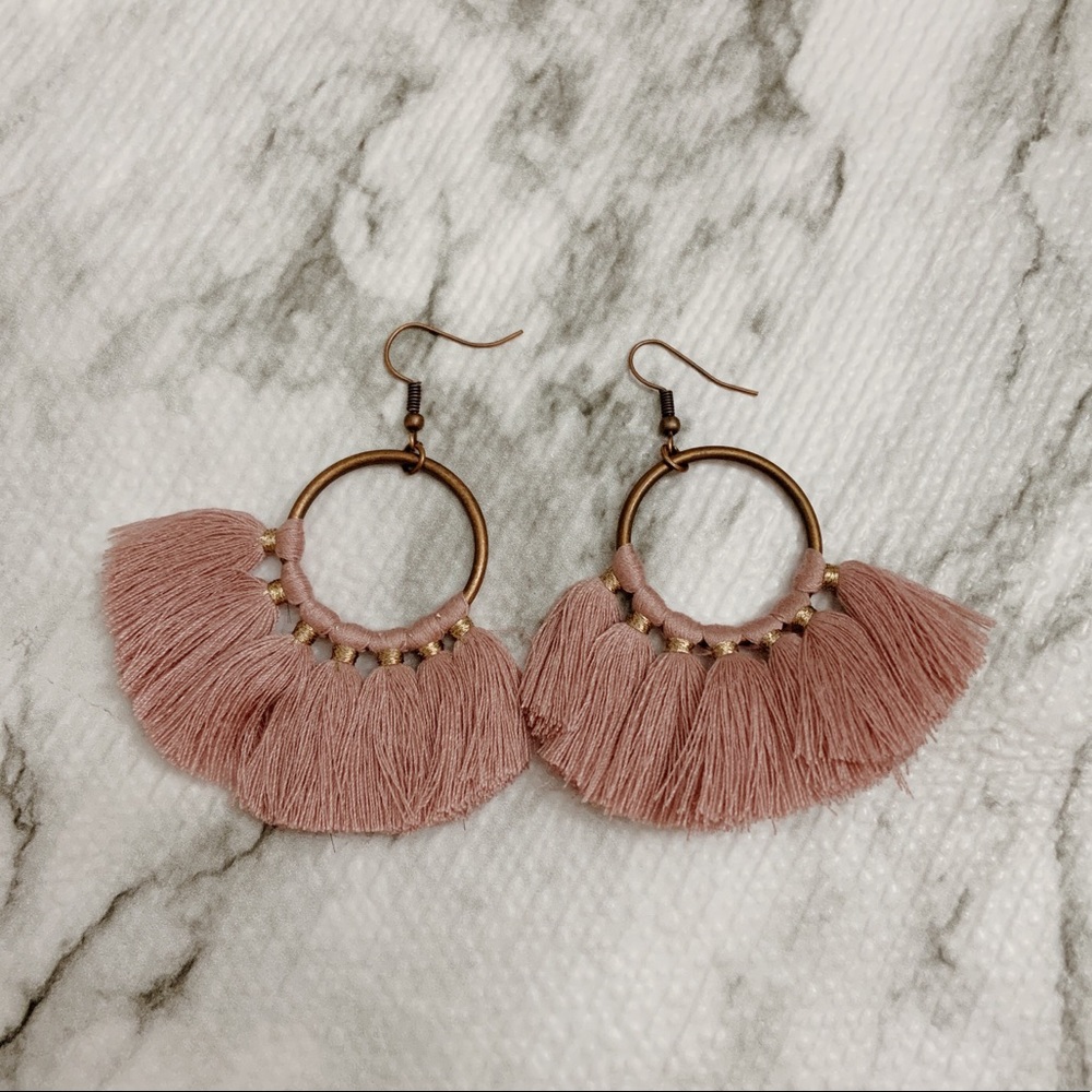 2/$20!✨boho chic tassel earrings in pink